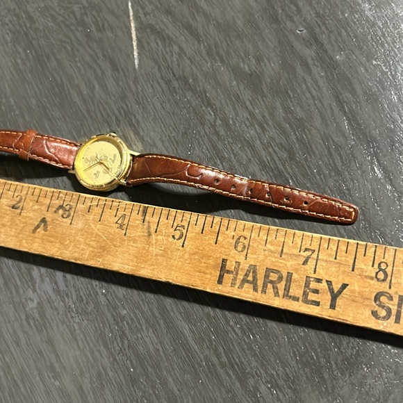 Vintage Y2K early 90’s Disney Mickey Mouse Lorus Gold Coin watch - Picture 3 of 7